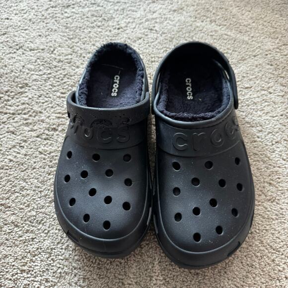 Crocs Classic Style in Black Sherpa Lined Slip On Shoes Closed Toe Men's Size 11 - Picture 2 of 11